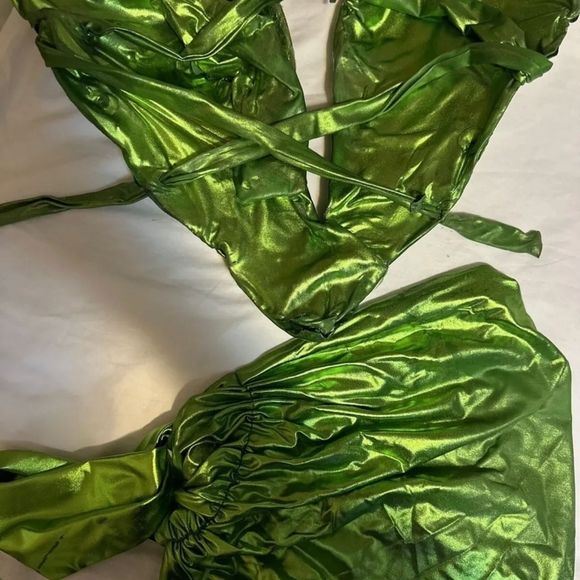 Stunning Calechie metallic top in green. - Picture 2 of 4